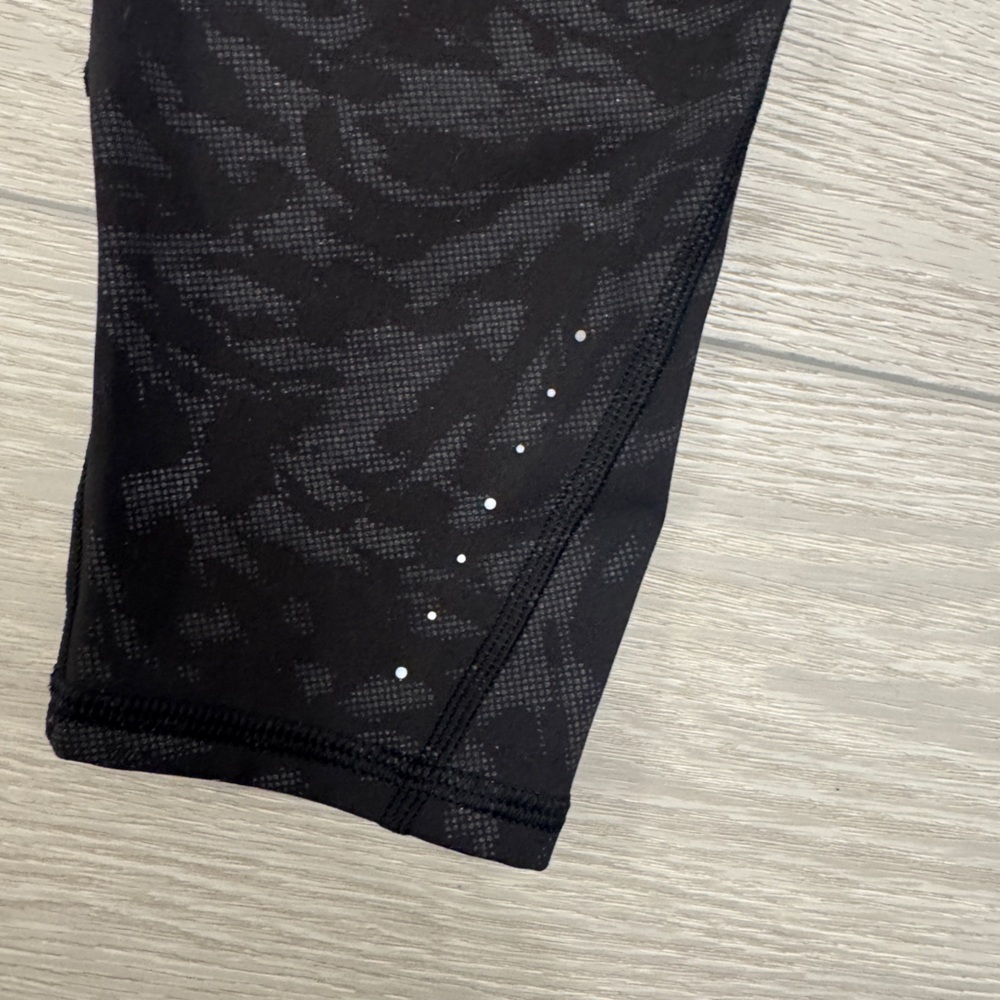 Athleta Rainier Black Patterned Reflective Leggin… - image 5